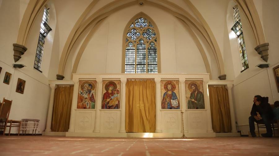 Храмът на българската църковна община в Хамбург вече има иконостас