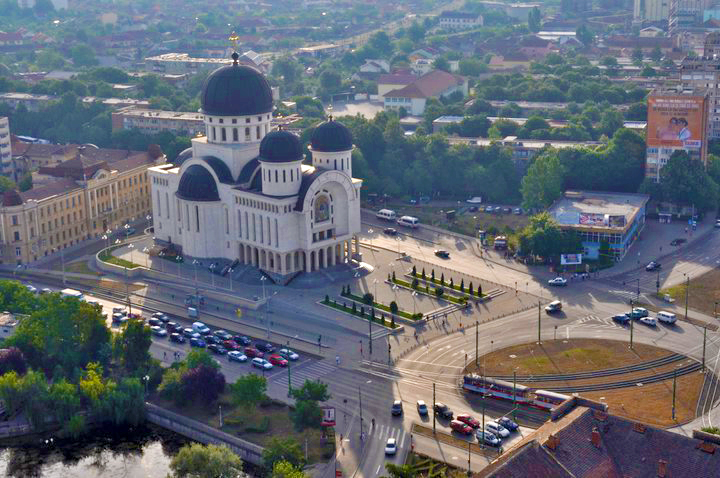 Aradul îşi promovează patrimoniul cultural prin imagini foto-tactile. Catedrala, printre clădirile prezentate