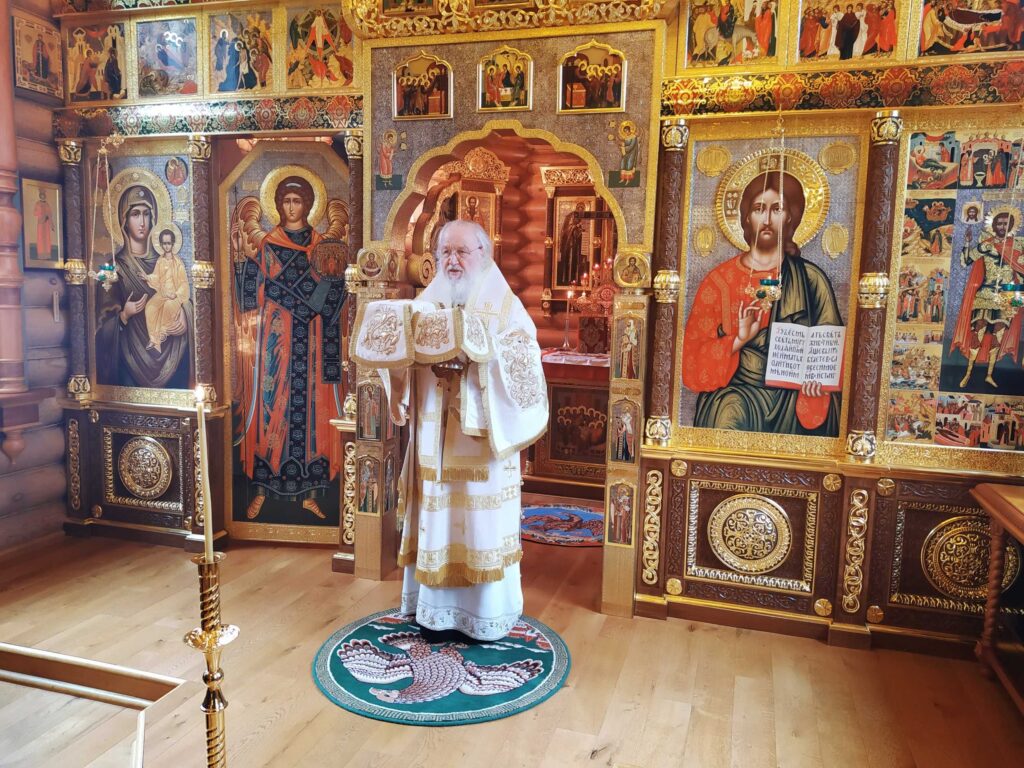 В день воспоминания чуда Архистратига Михаила в Хонех Святейший Патриарх Кирилл совершил Литургию в Александро-Невском скиту