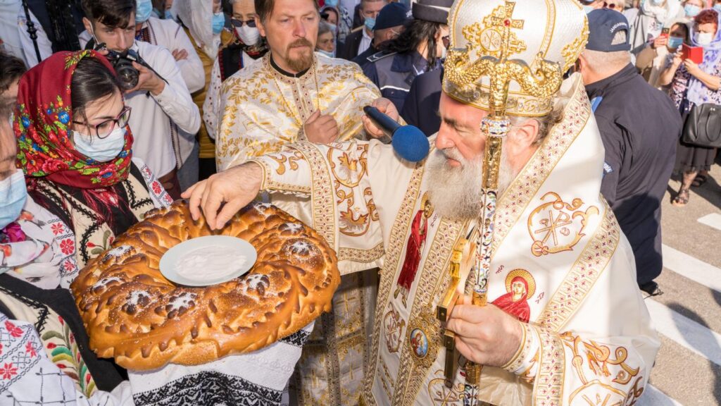 Arhiepiscopul Ioachim a resfințit biserica Parohiei Hemeiuș