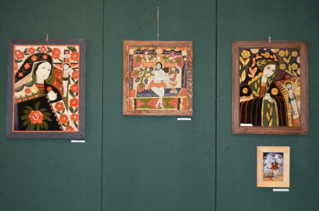 Muzeul Satului Vâlcean găzduiește o expoziție de icoane