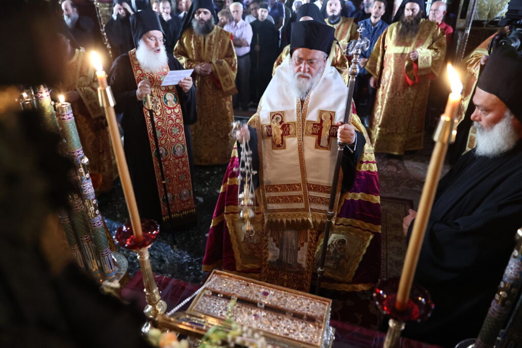 Εξήλθε η Τιμία Ζώνη για την πανήγυρη στην Ι.Μ.Μ. Βατοπαιδίου