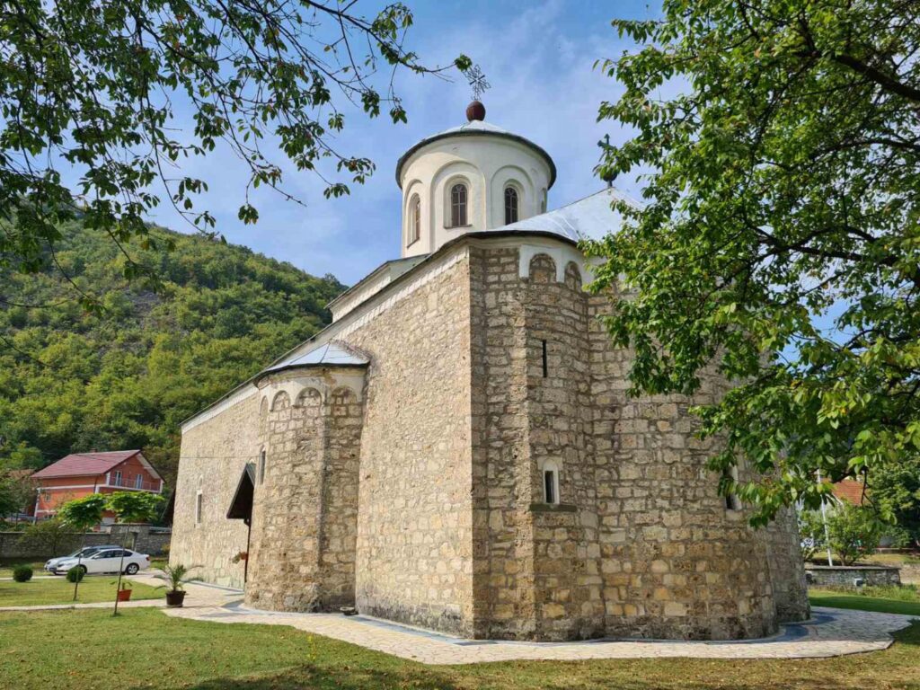 Владика Фотије посетио Ловницу и Папраћу