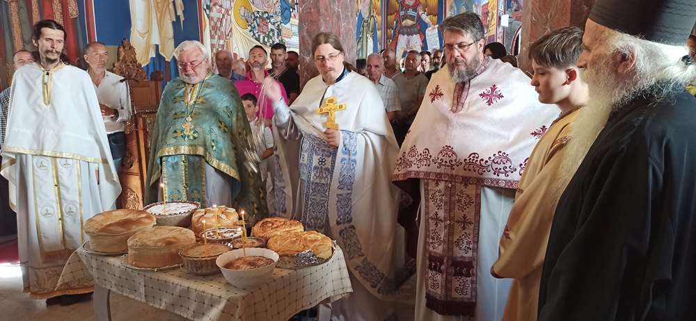 Празник у Великој Ремети