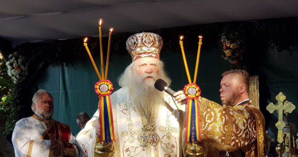IPS Calinic la Schitul Sihăstria Râşca din Suceava: Drumul către Împărăţia Cerurilor trece doar pe la poarta săracului