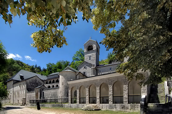 Митрополија црногорско-приморска: Полиција ћути о најављеном скупу пред Цетињским манастиром