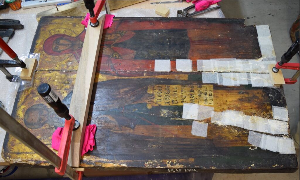 FOTO/ Korçë, restaurohet ikona “Shën Sava dhe Shën Varvara”