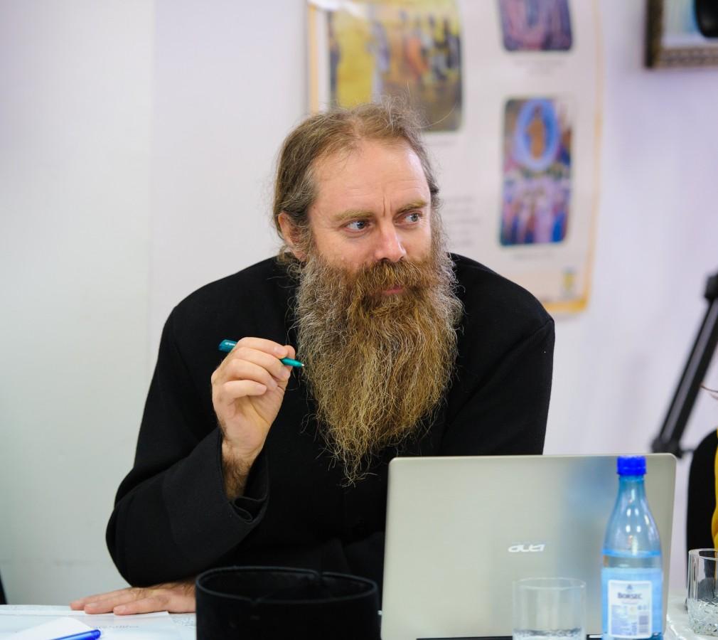 Stareţul Mănăstirii Bucium susţine o conferinţă pe tema „Omul în fața morții”