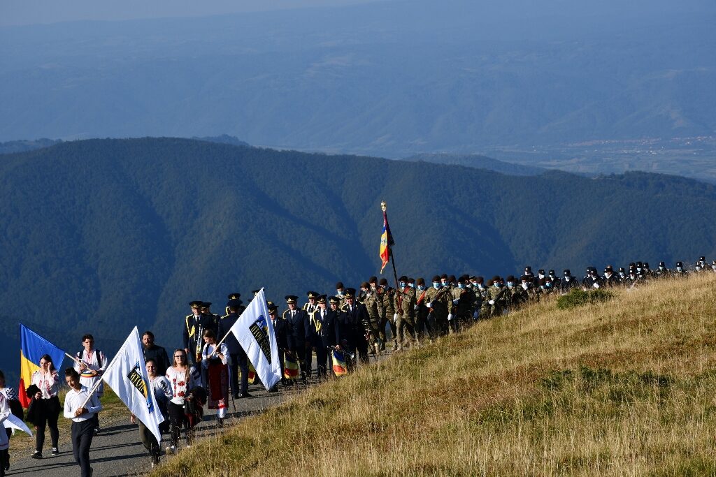 Procesiune şi parastas pe Muntele Mic în memoria eroilor bănăţeni