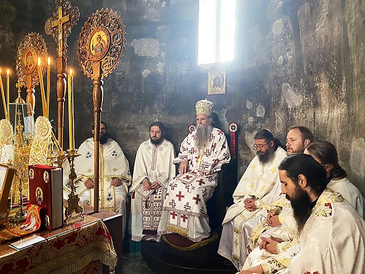 Владика Јоаникије: Мала је људска љубав и ограничена, али кад се повеже са Божјом постаје бесконачна