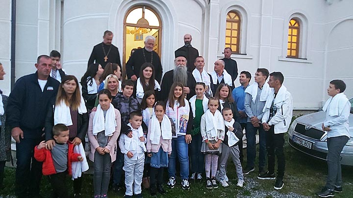 Саборно крштење у Сутивану на Крстовдан