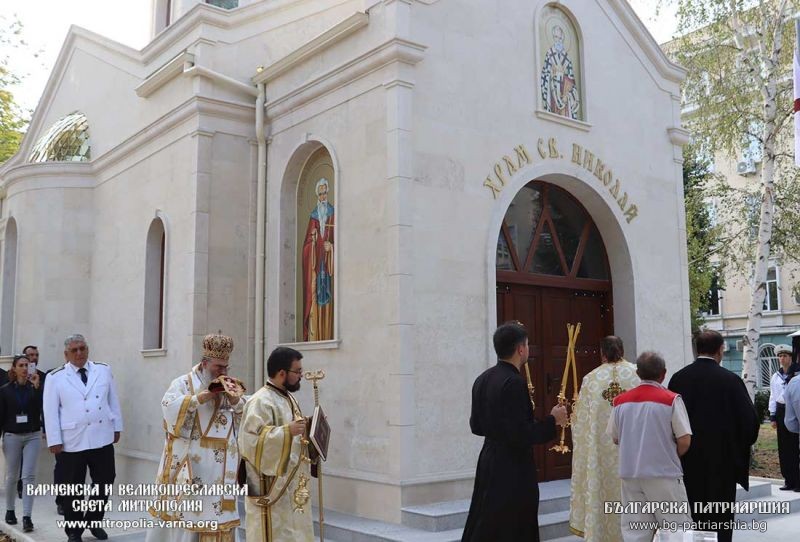 Митрополит Йоан освети храм „Св. Николай“ във Висшето военноморско училище в град Варна