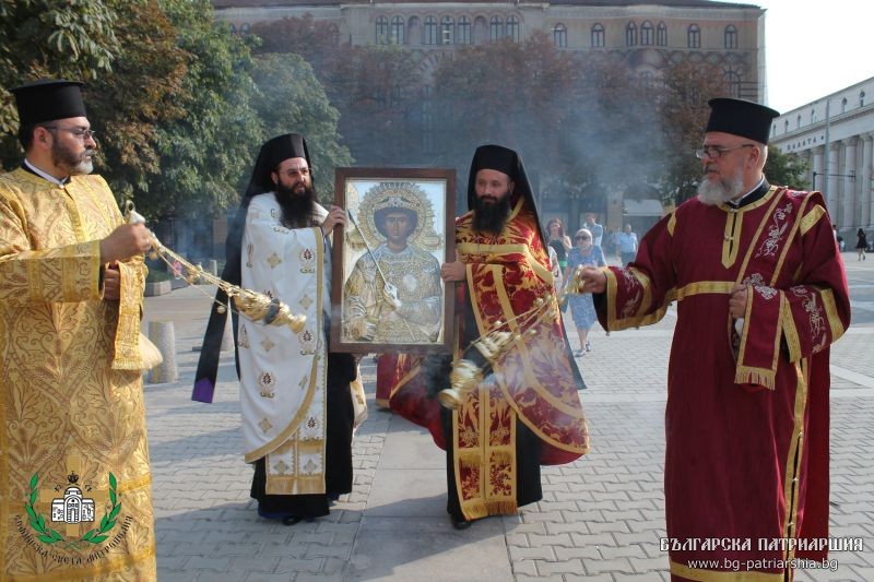 Ротондата “Св. Георги” тържествено посрещна новата си духовна придобивка