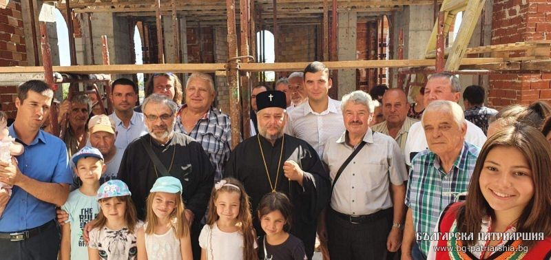 Митрополит Киприан посети новостроящия се храм “Св. мчк. Трифон в с. Малка Верея