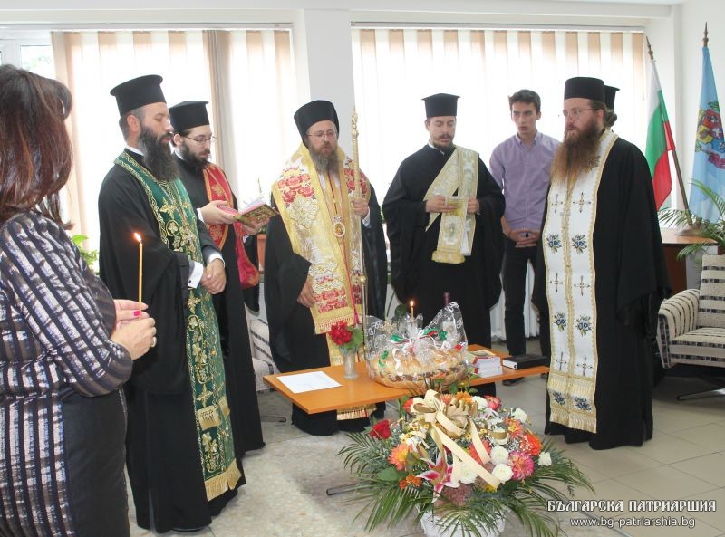 Учебната 2020/21 година бе тържествено открита с водосвет в РУО София-град