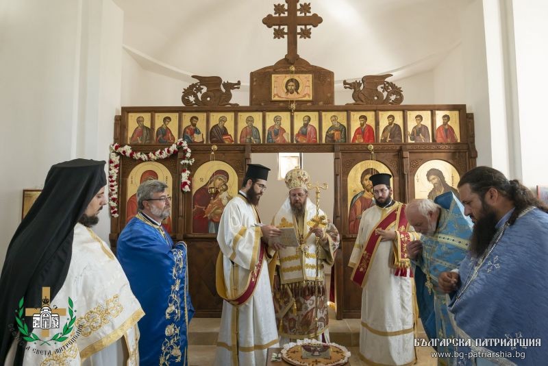 Храм „Св. Анна“ в с. Велковци почете своя храмов празник с архиерейска св. Литургия