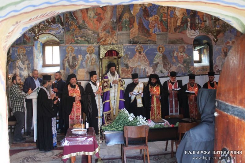 Опело и погребение на монахиня Агатия, игуменка на Долнолозенския манастир „Възнесение Господне“