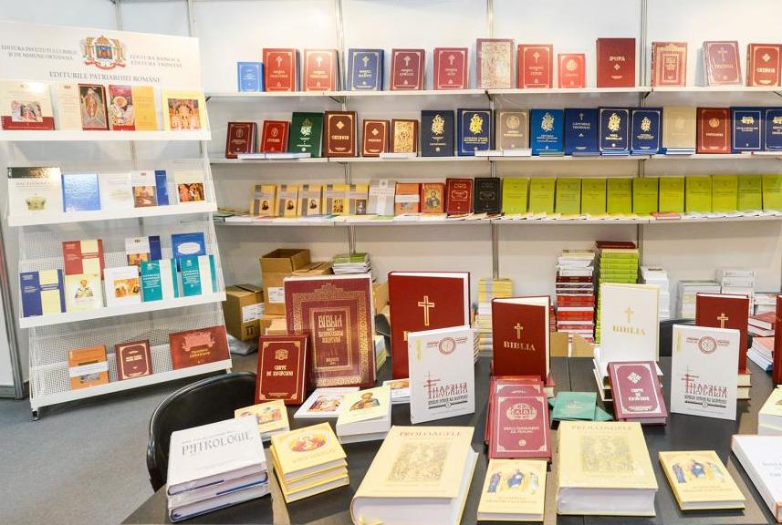 Biblioteca Sfântului Sinod a donat peste 370 de volume de teologie seminariştilor din Bucureşti