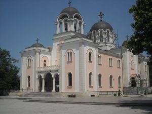 Шести пореден сезон продължава изографисването на новия катедрален храм „Св. св. Кирил и Методий“ в центъра на Ловеч