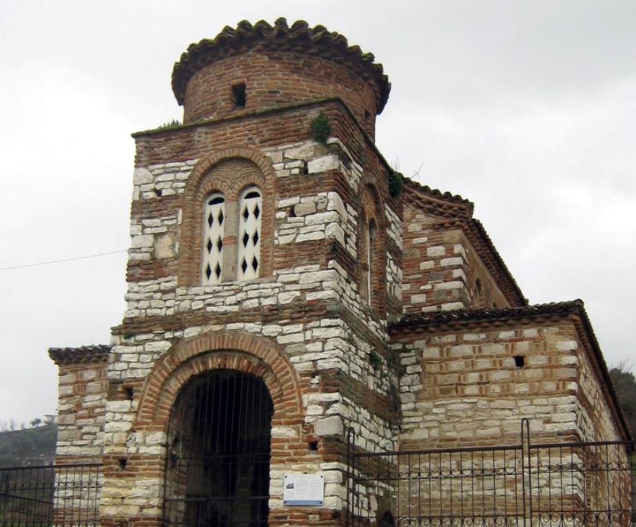 Kisha e Shën Kollit në Perondi daton në shekullin XI, thesar i çmuar i trashëgimisë dhe destinacion ndjellës turistik