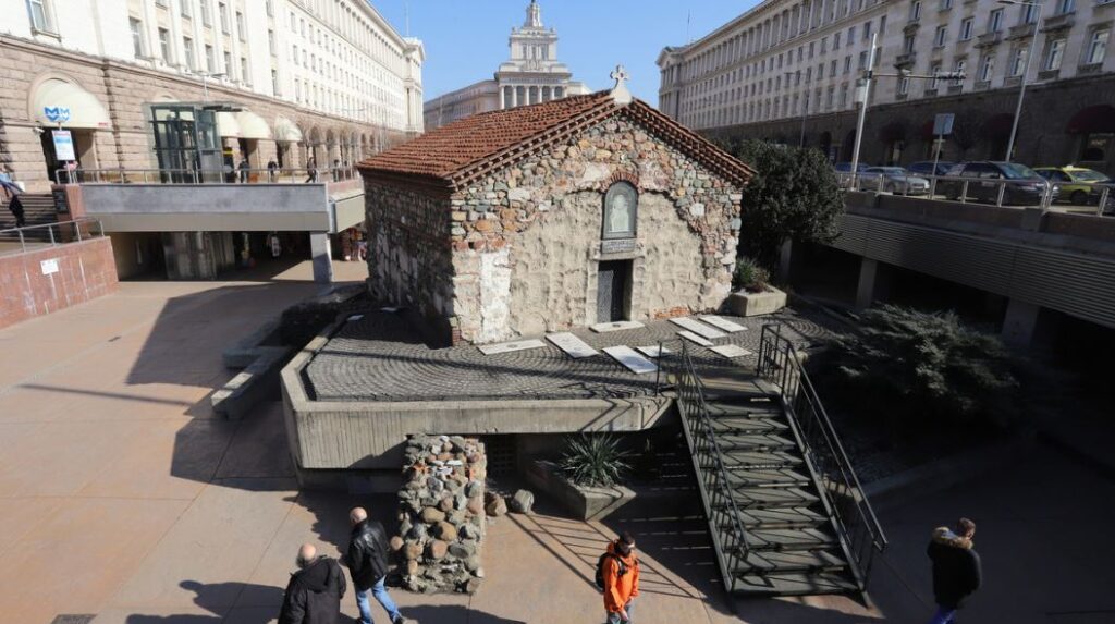 Почистиха залетия с боя храм в София