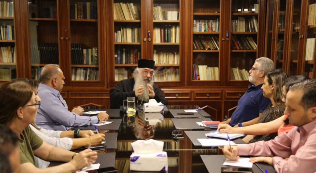 المطران خريستوفوروس يلتقي لجنة مدارس الأحد والشبيبة الروحية التابعة لجمعية الثقافة والتعليم الأرثوذكسية