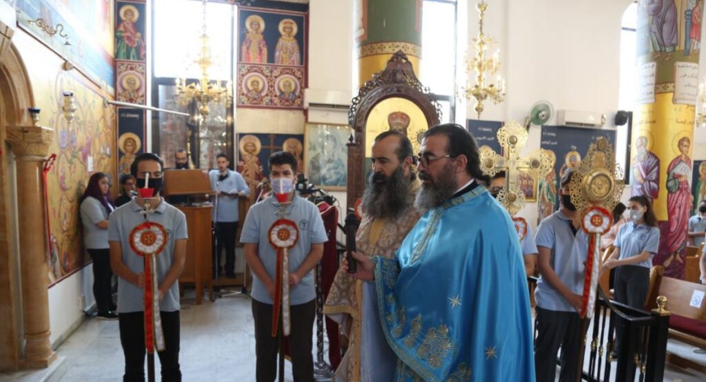 قداساً إلهياً على نية طلبة مدارس بطريركية الروم الأرثوذكس المقدسية في محافظة الزرقاء