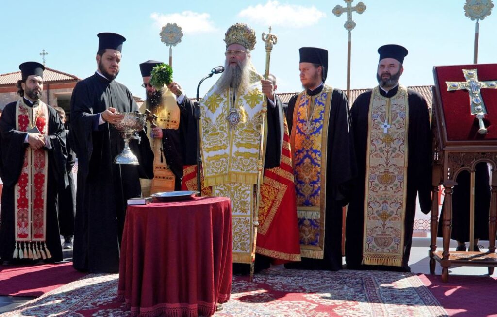 С камбани и топовни салюти осветиха нови постройки в манастира “Свети Йоан Предтеча” в Кърджали