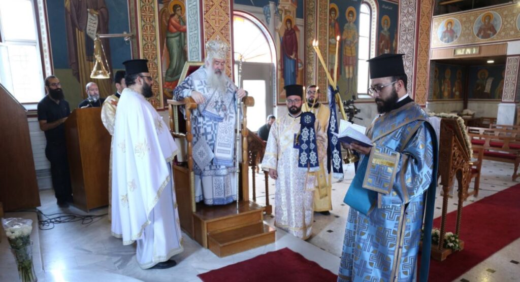 صاحب السيادة المطران خريستوفوروس يترأس خدمة غروب وقداس عيد ميلاد  والدة الإله الفائقة القداسة