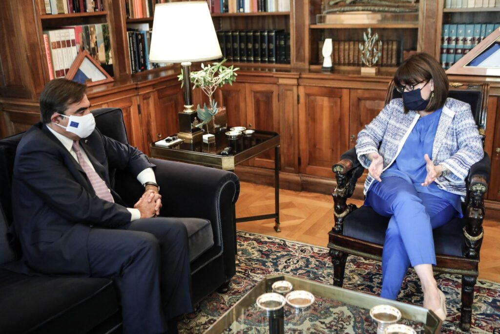 “Κυρία Πρόεδρε, επιστρέφω από τη Λέσβο, όπου ήμουν χθες”