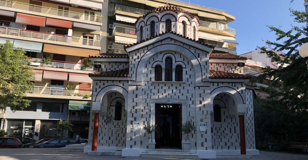 ΛΑΡΙΣΑ: Πανηγυρίζει ο Άγιος Βησσαρίων στην Πλατεία Λαού