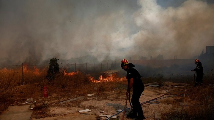Εκπρόσωπος Πυροσβεστικής: Η πυρκαγιά στην Κερατέα δείχνει να είναι σε ύφεση