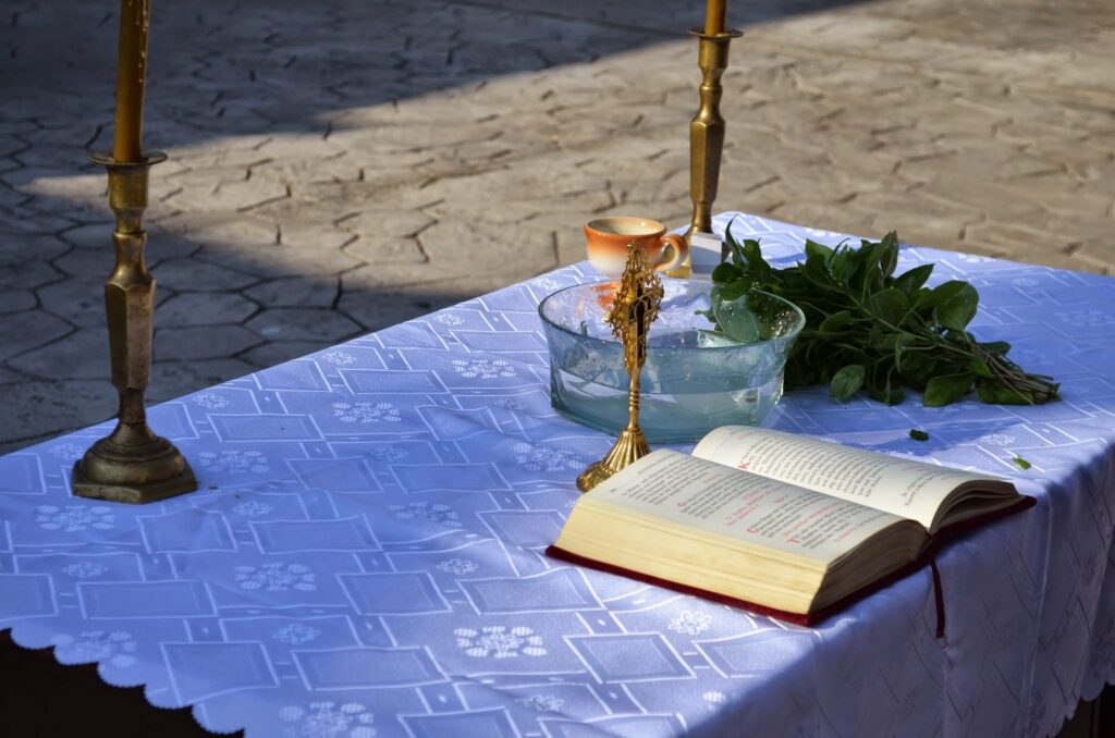 Το απόγευμα οι ανακοινώσεις για τον αγιασμό στα σχολεία