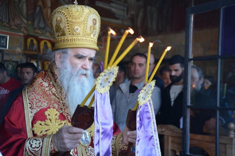 Ο Μητροπολίτης Αμφιλόχιος καταδικάζει τις ενέργειες βίας