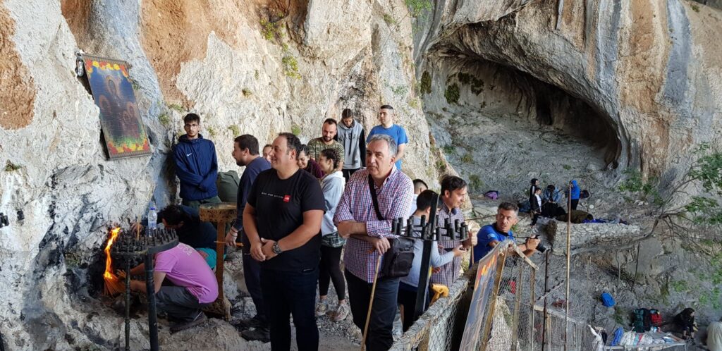 Ιστορικό προσκύνημα στη σπηλιά της Αγίας Ιερουσαλήμ στην Υπάτη
