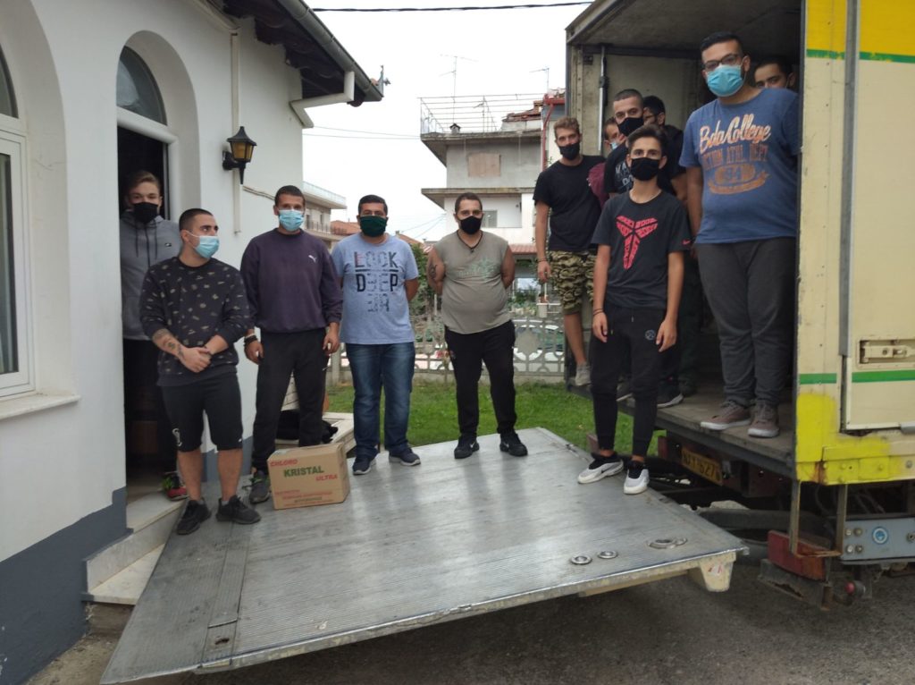 11 τόνους τρόφιμα στους πλημμυροπαθείς της Καρδίτσας