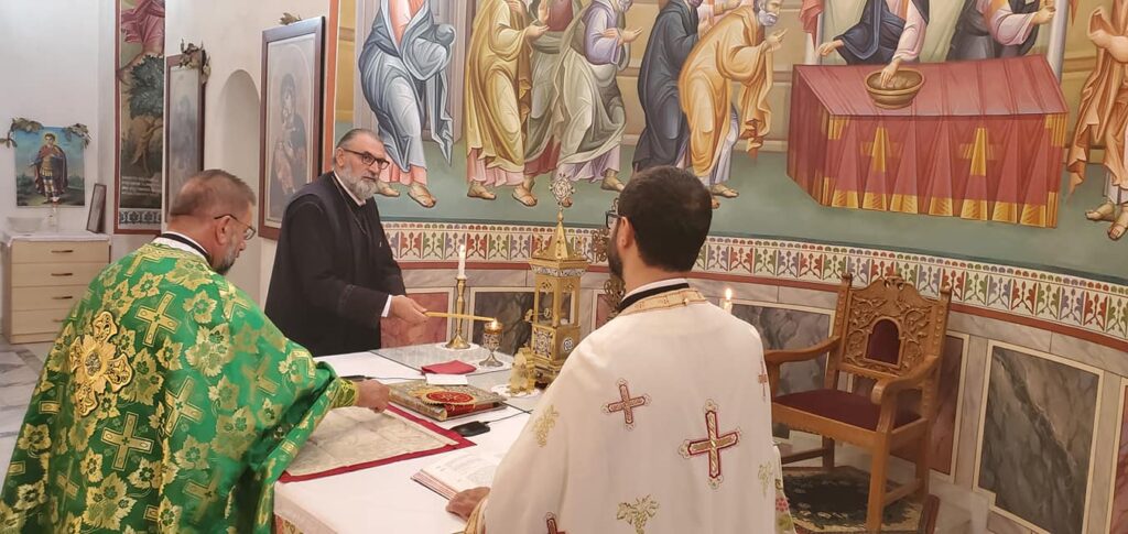 Po zhvillohet Liturgjia Hyjnore në nder të Shën Joan Kukuzelit në Kishën Katedrale të qytetit të Durrësit “Apostull Pavli dhe Shën Asti”