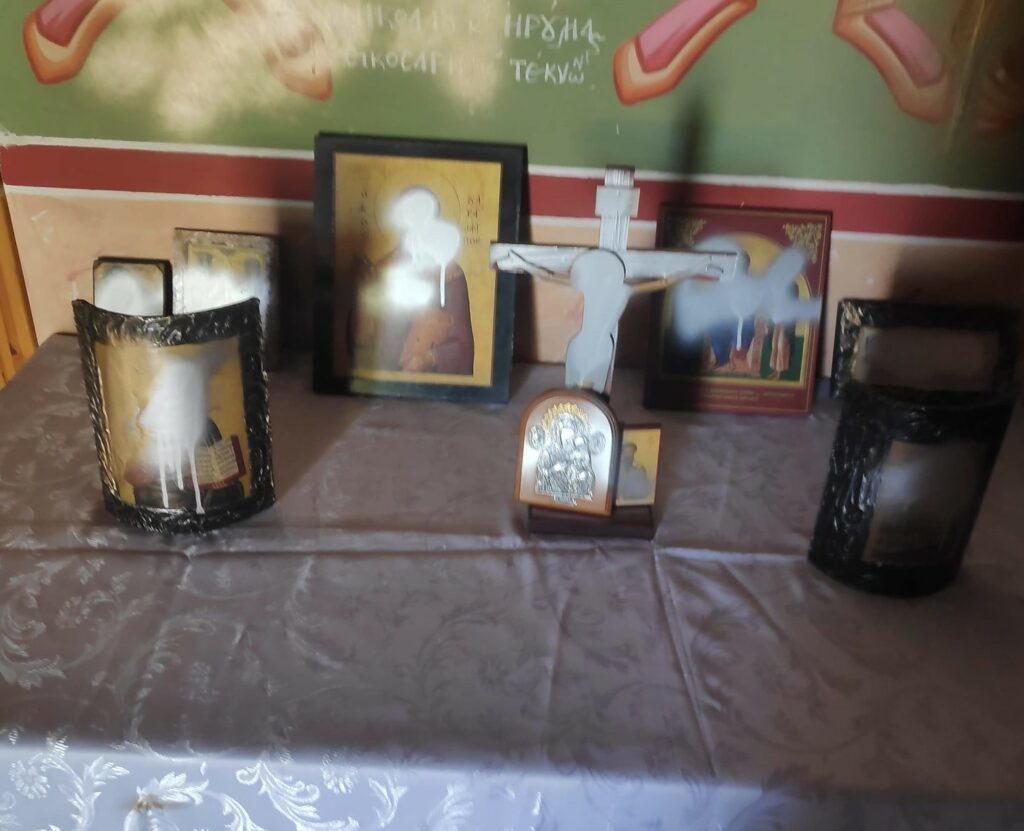 بالصور.. تدنيس أيقونات كنيسة القديسة العذراء بأحد القرى القبرصية