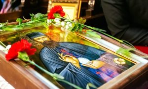 Иконата с чудотворните мощи на св. Ефрем Нови пристига в Айтос за празниците на града