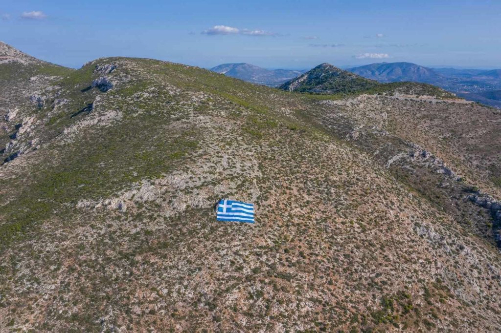 Ελληνική Σημαία 800 τετραγωνικών μέτρων στον Υμηττό