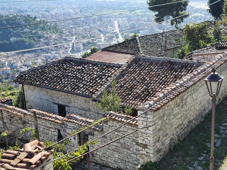Kisha e “Shën Mitrit” në lagjen Kala në Berat, një tjetër monument i shpëtuar