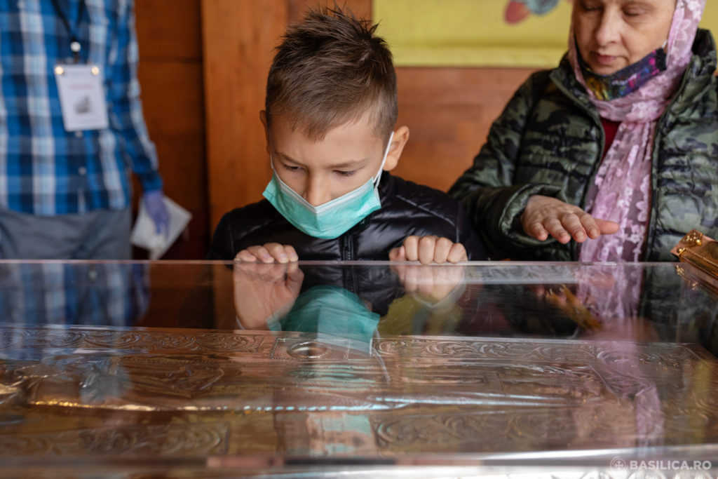 De ce a fost „invitat” Sf. Stelian la sărbătoarea Bucureştilor: A fost un ocrotitor al copiilor pe timp de ciumă, spune Patriarhul Daniel