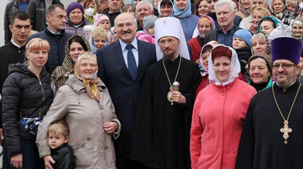 Лукашенко и глава православной церкви Белоруссии посетили новый храм близ Минска
