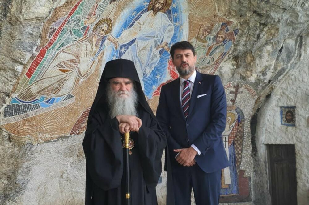 Предсједник Србије пожелио Митрополиту брз опоравак