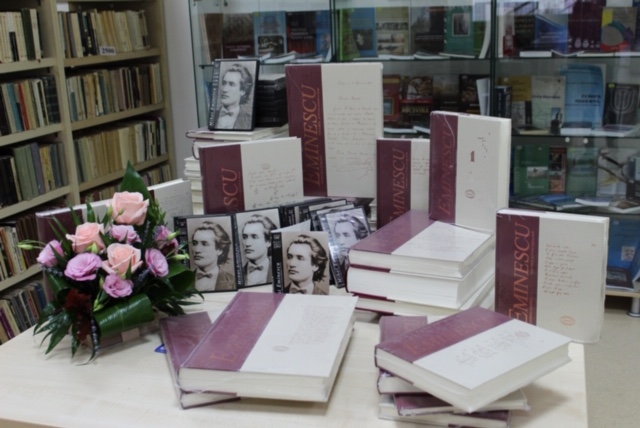 Academia Română a donat 47 de Caiete eminesciene Bibliotecii USV