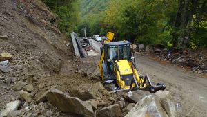 Изградиха 120 от 150-метровата подпорна стена на пътя за Рилския манастир