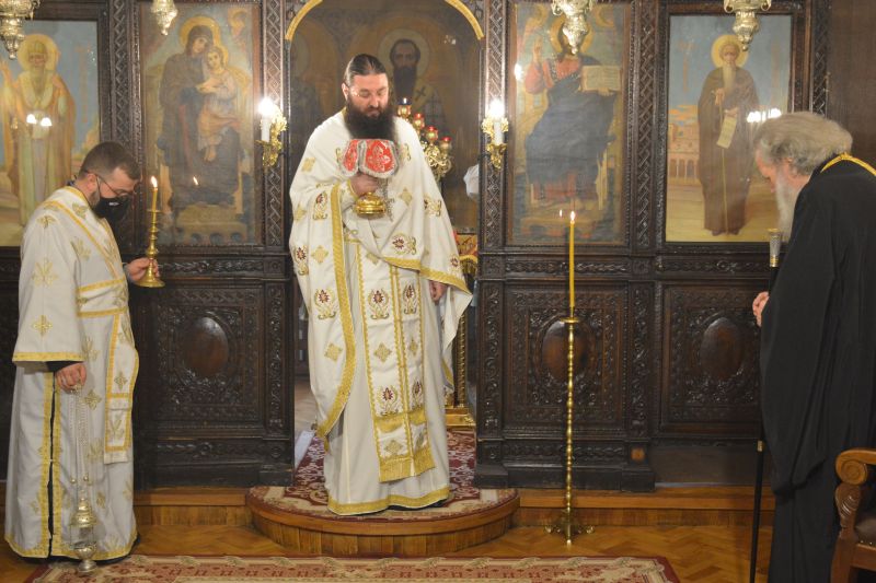 Божествена св. Литургия в параклиса на Св. Синод в деня на избора на нов Доростолски митрополит