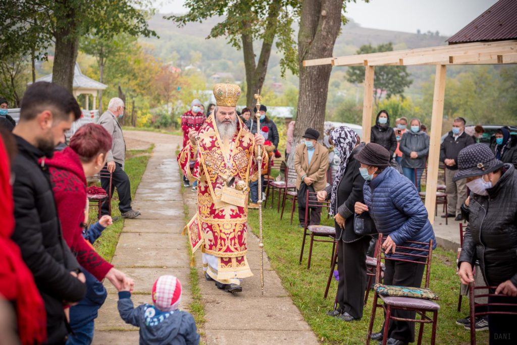 Episcopul Hușilor: Feriți-vă de oamenii care vă lingușesc și de liderii cărora le place să fie lingușiți!