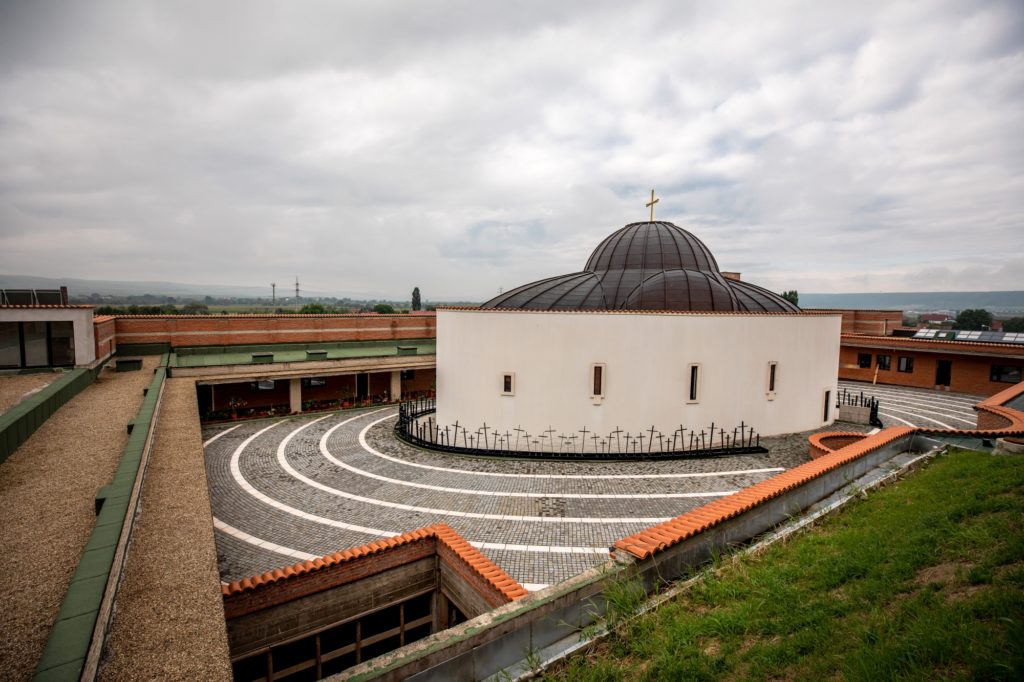 „Înălțarea Sfintei Cruci” – Aiud, mănăstirea unde se pomenesc zilnic martirii neamului românesc