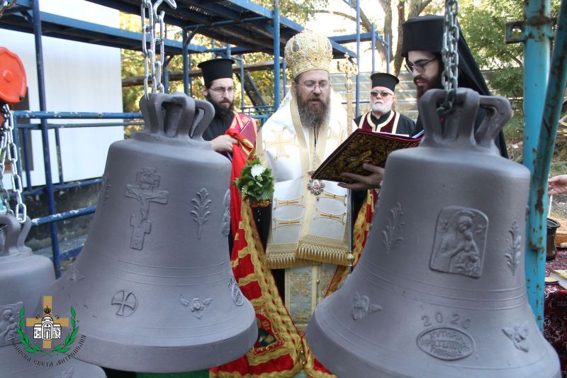 На 2 октомври тържествено бяха осветени камбаните на новия храм „Св. Благовещение“ в столичния кв. „Дружба“